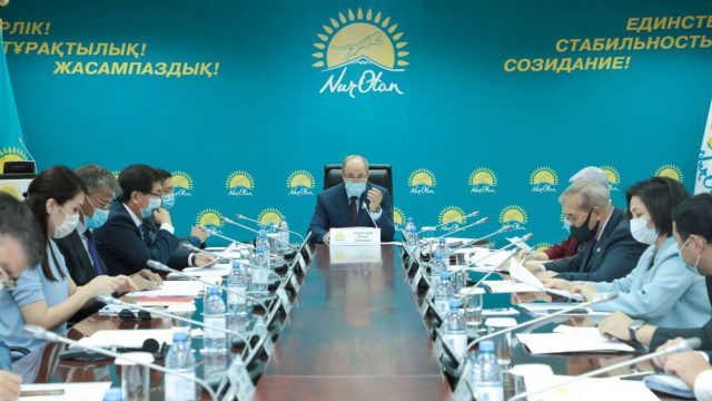 Nur Otan Денсаулық сақтау және Еңбек вице-министрлеріне шара қолдануды талап етті