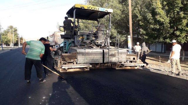 Түркістан: Бәйдібек ауданындағы бірнеше ауылға асфальт төселіп жатыр