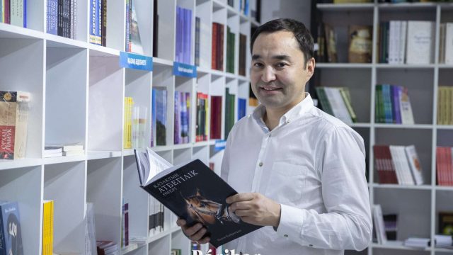 Алмас Шәйкен: Жасөспірім оқи алатын кітап жоқтың қасы