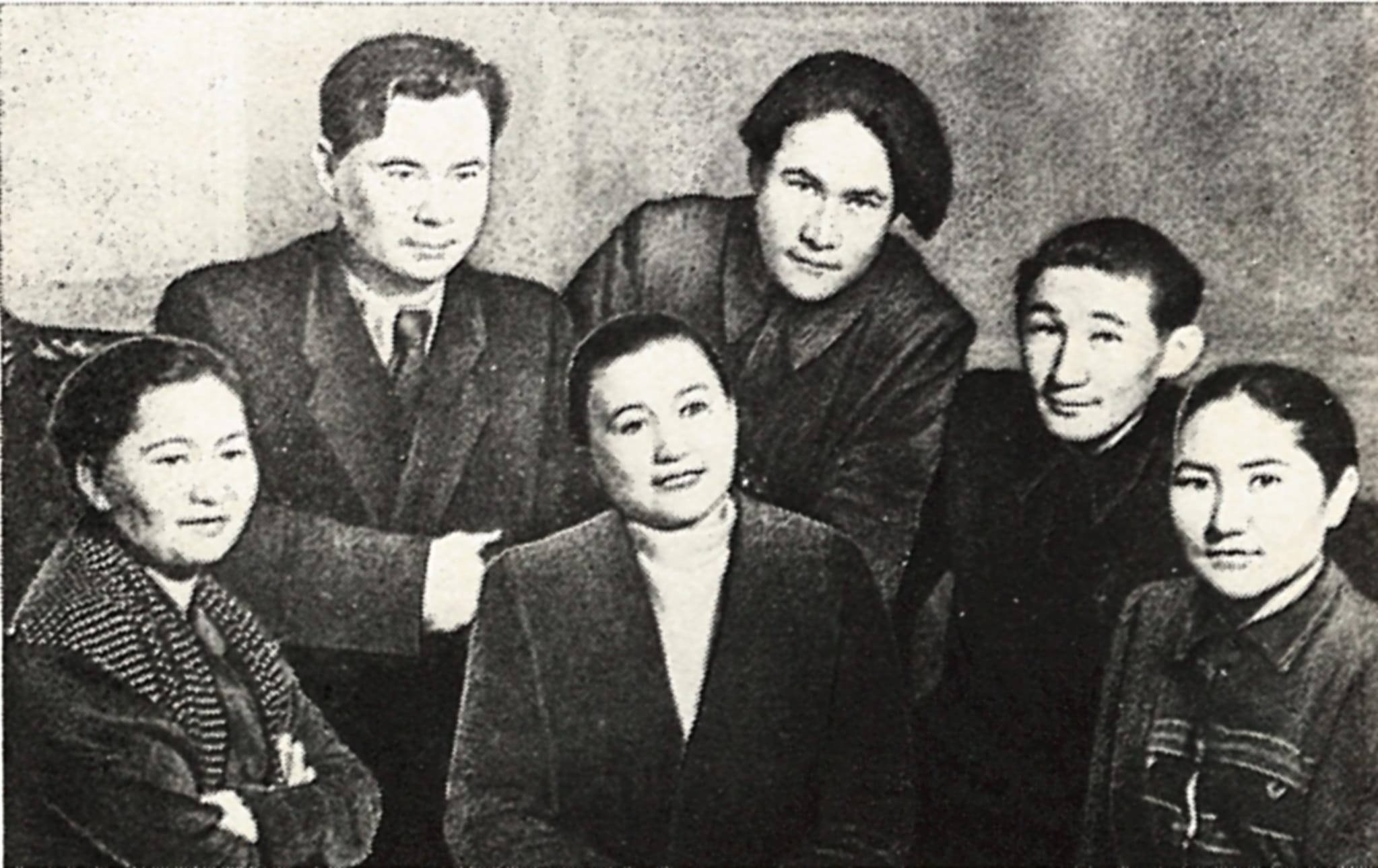 Мұқағали мақатаев туралы. Мукагали Макатаев. Мукагали Макатаев семья. Мұқағали Мақатаев фото. Мұқағали портреті.