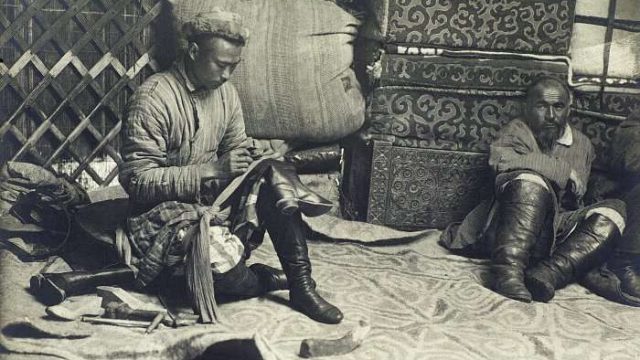 Ескі сурет: XX ғасырдың бірінші жартысындағы қазақ халқы