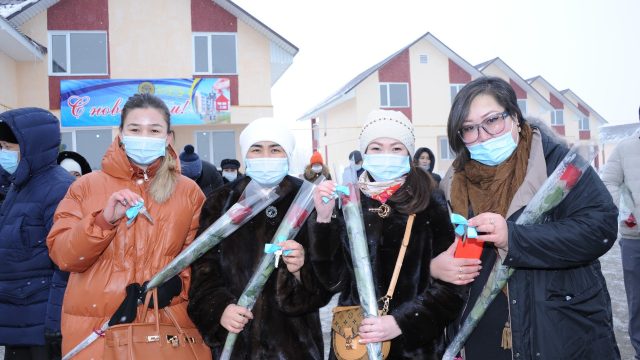 «Тәуелсіздікке тарту»: Талдықорғанда 120 коттедж елге үлестірілді