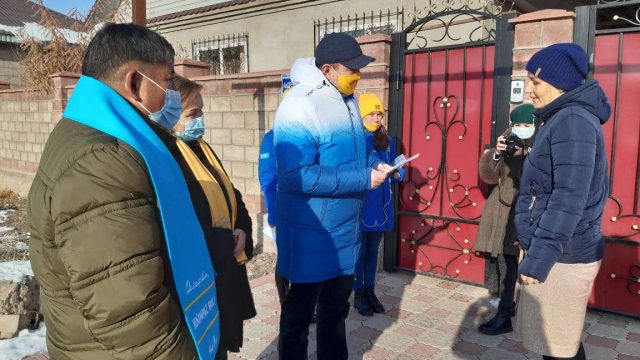 Меркіде ҚР Парламент мәжілісіне кандидат медицина қызметкерлерімен кездесті