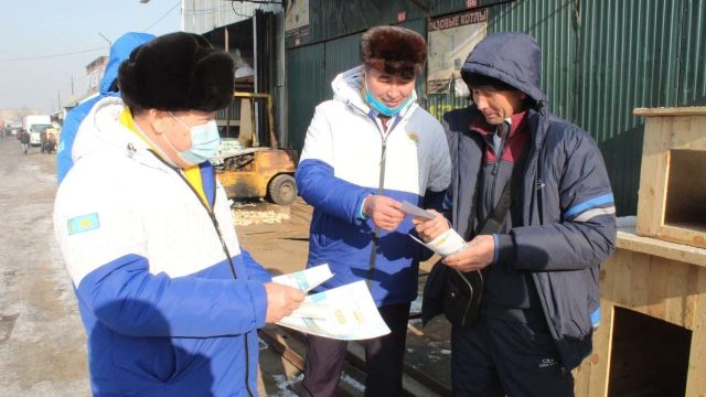 Кандидаттар құрылыс базарында үгіт-насихат жүргізді