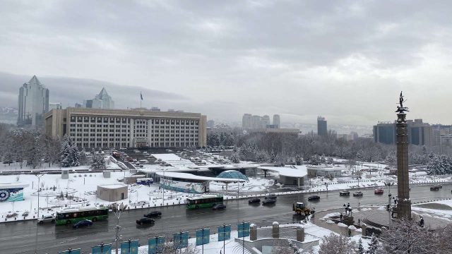 «Дөңгелектерін жаздыққа ауыстырып қойды». Алматы полициясы үндеу жасады