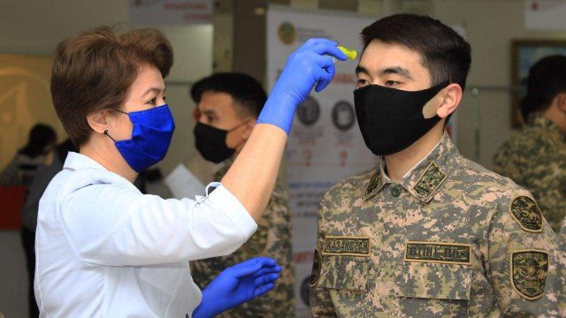 Әскери қызметкерлер наурыздан бастап вакцина салдырады
