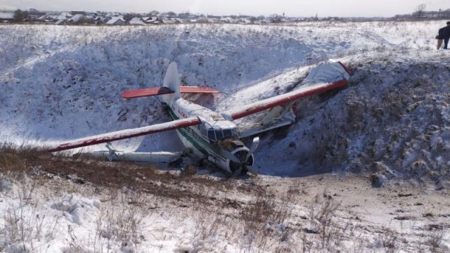 Алматы облысында шұғыл қонған АН-2 ұшағы: оқиға орнынан суреттер пайда болды