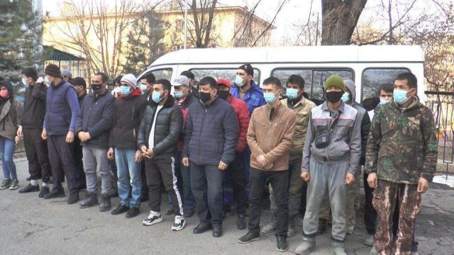 Қазақстан аумағынан 2,5 мың заңсыз мигрант өз еріктерімен шықты