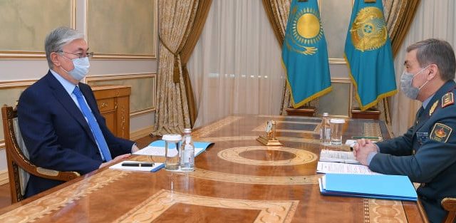 Нұрлан Ермекбаев президентке әскерилердің 20%-і вакцина салдырғанын айтты