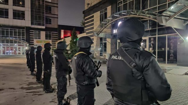 Алматыдағы атыс: оқ атқан тұрғын терезеден секіріп кетті
