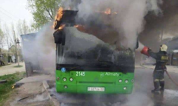 Алматыда жолаушылар автобусы өртенді