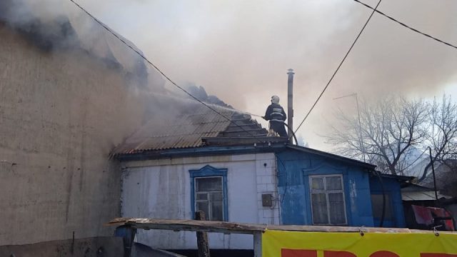 Алматыда ғимарат өртенді
