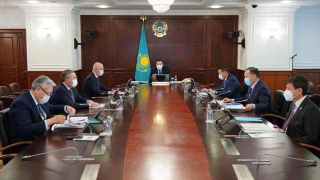 Асқар Мамин: Сәуірден бастап айына 2 миллион адамға вакцина салынады