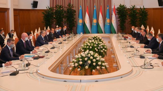Қасым-Жомарт Тоқаев Тәжікстан президентін Қазақстанға шақырды