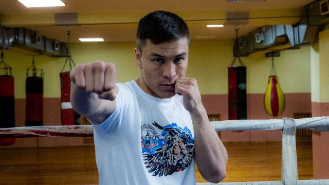 Боксшы Батыр Жүкембаев карьерасында алғаш рет жеңілді