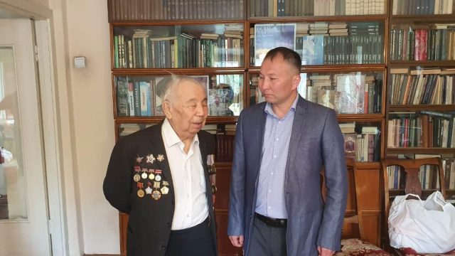 Алматының сыбайлас жемқорлыққа қарсы қызметі ардагерлерді Жеңіс күнімен құттықтады