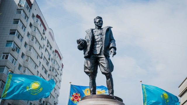 Нұр-Сұлтанда Талғат Бигелдиновке ескерткіш қойылды