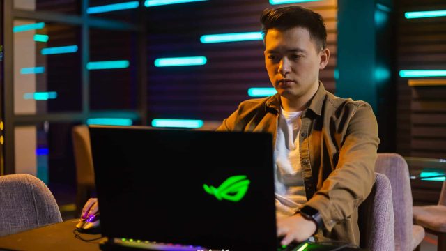 «Жаудан жау қоймайды». ASUS ROG Strix SCAR 17 (G733QR) ойын ноутбугіне шолу
