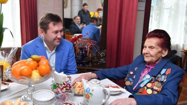 Жеңіс күні қарсаңында шымкенттік ардагерлер 1 миллион теңгеден алды