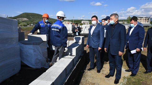Асқар Мамин өрттен зардап шеккен Риддер тұрғындарымен кездесті