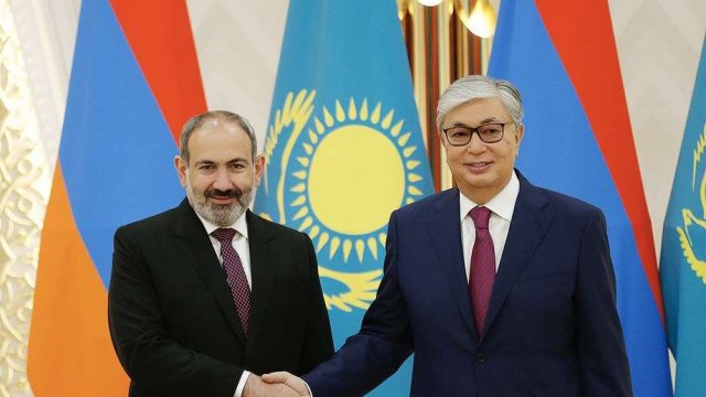 Президент Армения премьер-министрі Никол Пашинянмен телефон арқылы сөйлесті