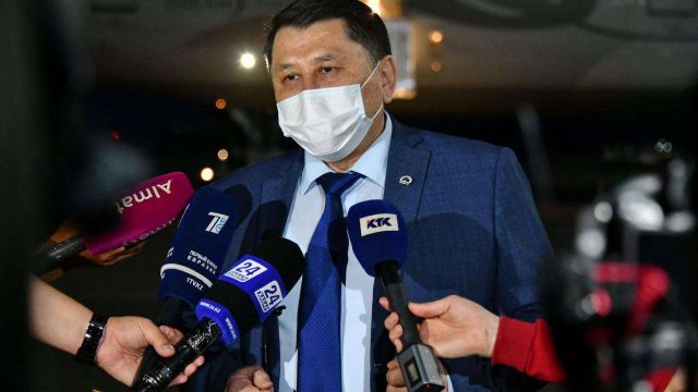 Жандарбек Бекшин коронавирус жұқтырмағандар қай вакцинаны салдырғанын айтты