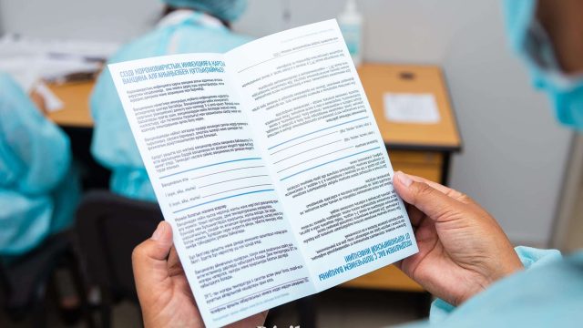 Жалған вакцинация паcпортын сатқан дәрігерлер ұсталды