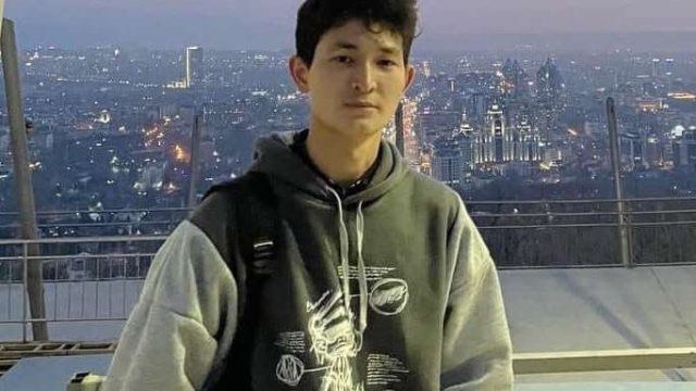 Президент Алматыдағы фонтаннан адамдарды құтқарған студентті марапаттады