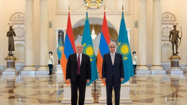 Қасым-Жомарт Тоқаев Армения президентімен кездесті