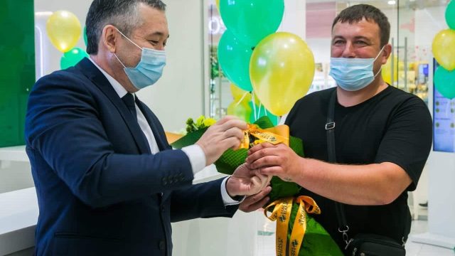 Көпбалалы отбасы Halyk Bank-тен жаңа пәтер ұтып алды