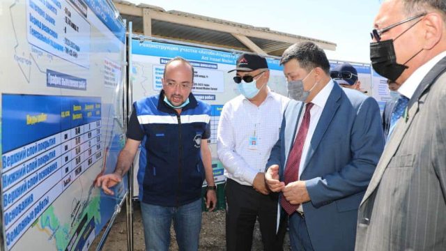 Атырау облысының әкімі «Атырау-Астрахань» автомобиль жолының күрделі жөндеу жұмысымен танысты