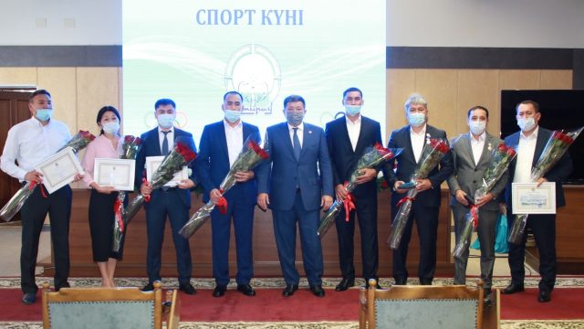 Атыраулық параволейболшыларға пәтер кілттері тапсырылды