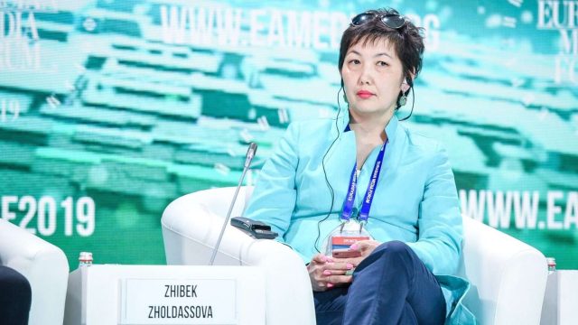 Жібек Жолдасова вакциналау қажеттігі мен скептиктердің дәлелдері туралы