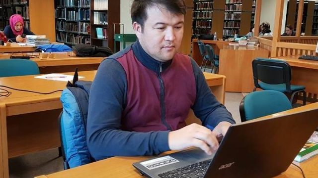 «Садақаны мазақ қылды». Имам Жанболат Мамайдың әрекетін сынады