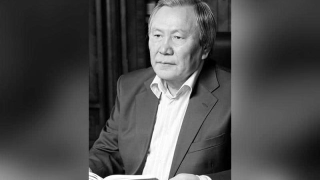 Президент жазушы Сұлтан Оразалиннің отбасына көңіл айтты