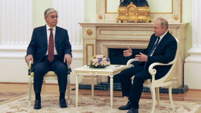 Владимир Путин Қазақстан президентін Ресейге шақырды