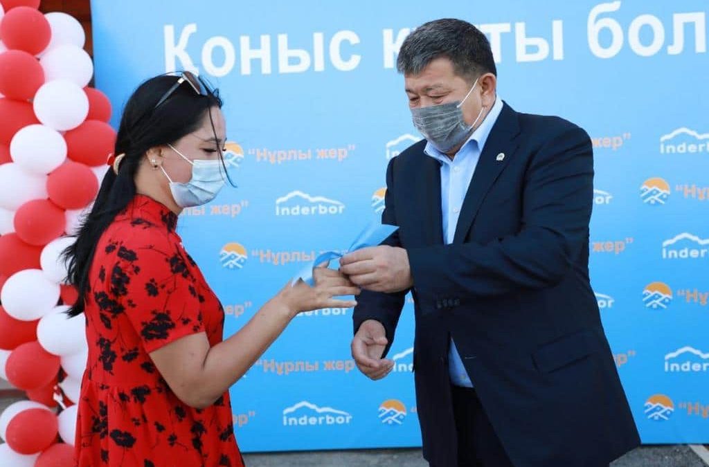Атырау тұрғындарына үй берілді