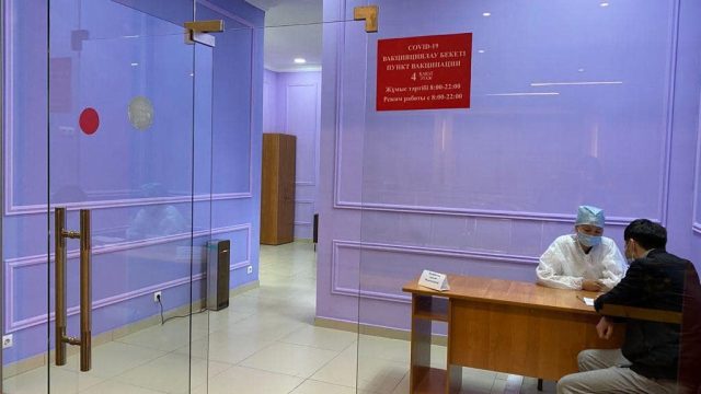 Нұр-Сұлтан әуежайы мен вокзалында вакцинация пункті ашылды