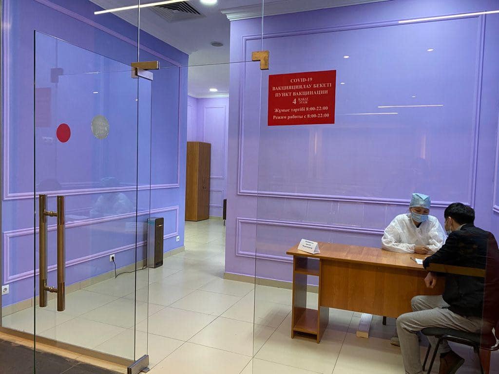 Нұр-Сұлтан әуежайы мен вокзалында вакцинация пункті ашылды