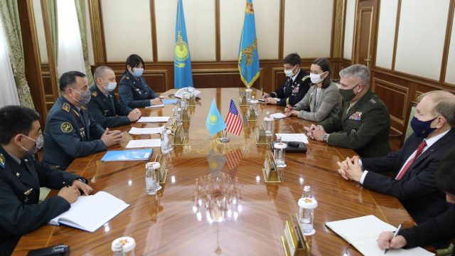 Америкалық генерал Кеннет Маккензи Қазақстанға келді