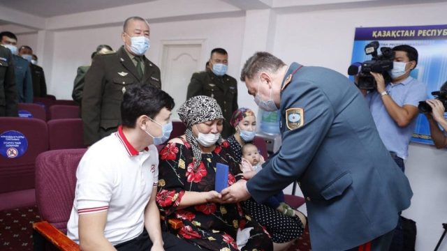 Жамбыл облысындағы жарылыстан қаза тапқандардың наградасы отбасына табысталды