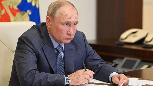 Владимир Путин карантинге жататынын мәлімдеді