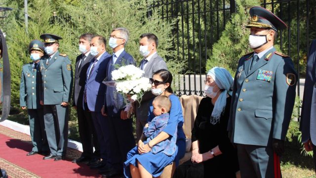 Жамбыл облысындағы жарылыстан қаза тапқан прокурорға ескерткіш тақта қойылды