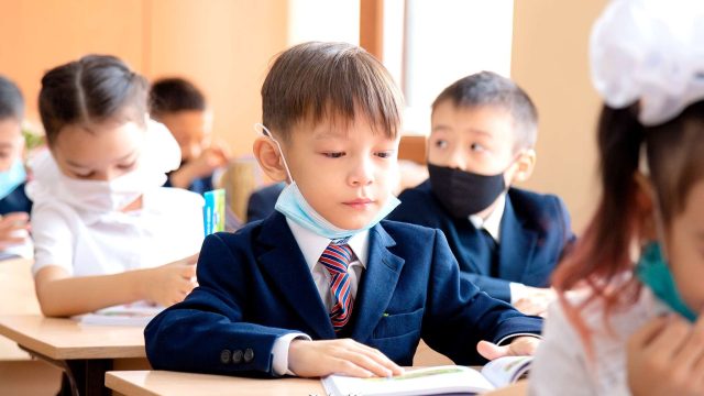 Қазақстанда 9 мыңнан астам класс қашықтан оқып жатыр