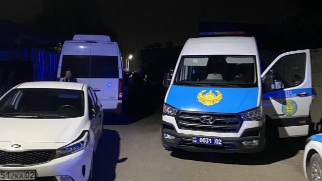 Алматыдағы атыс: қаза тапқан бір полицейдің артында 5 баласы қалды