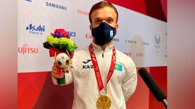 Давид Дегтяревке жаңа пәтер мен көліктің кілті табысталды