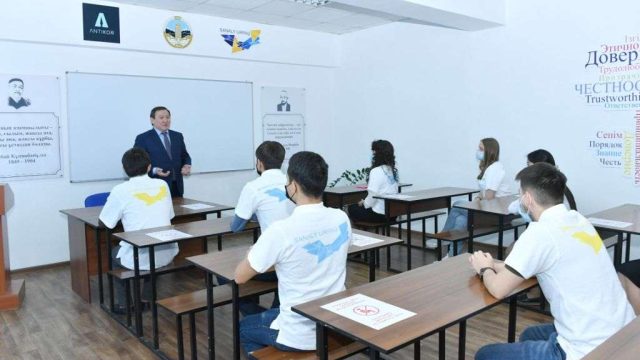 Antikor Almaty басшысы ұлттық университетте дәріс оқыды
