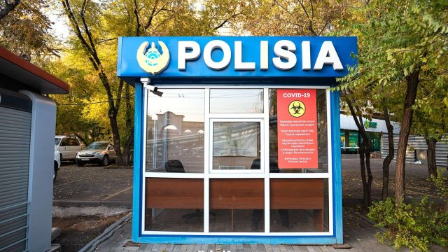 Түркістан облысында дәрігерлерден ақша бопсалаған екі күдікті ұсталды