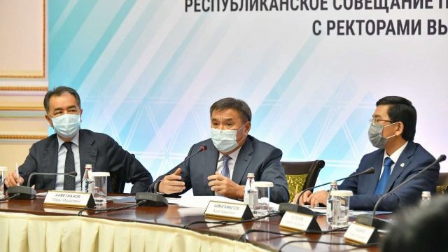 Алматыда Adaldyq alańy фронт-офистері жұмыс істейді