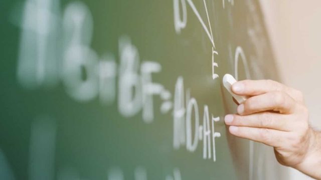 Алматыдағы мектептердің бірінде мұғалімдердің жалақысы кешіктірілген